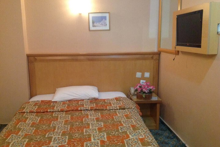 Room 12 of 22