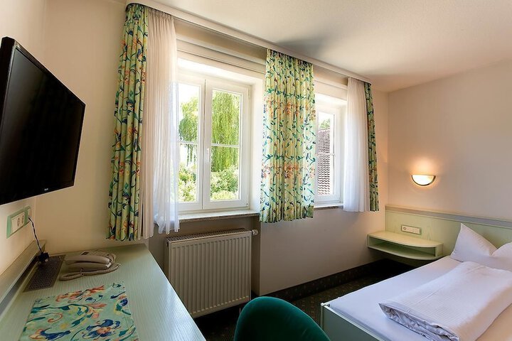 Room 4 of 39