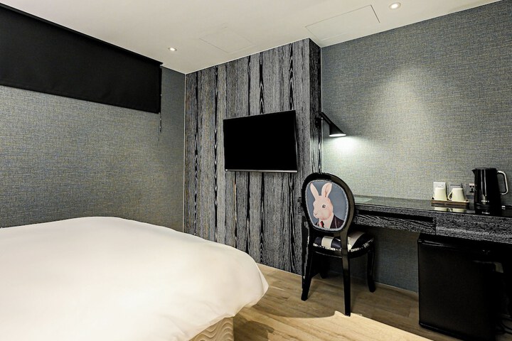 Room 8 of 146