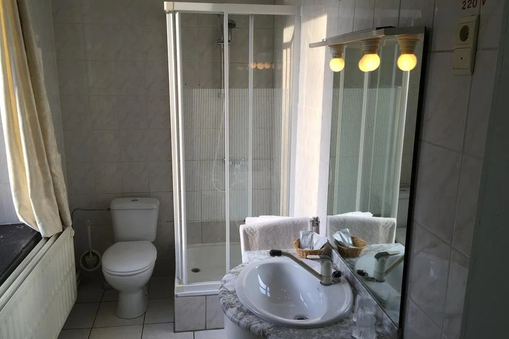Room 8 of 25
