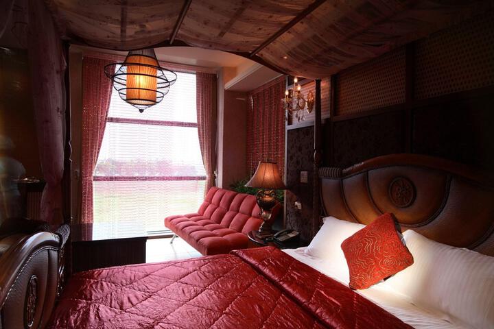 Room 7 of 11