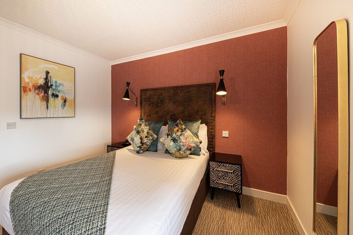 Room 13 of 178