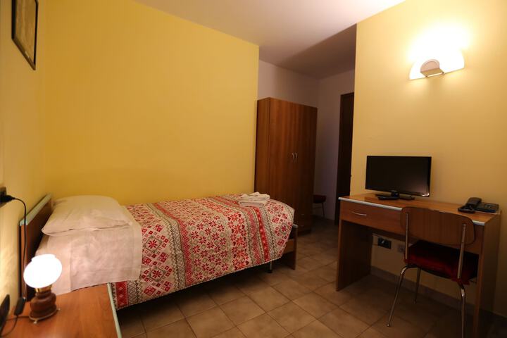 Room 5 of 63