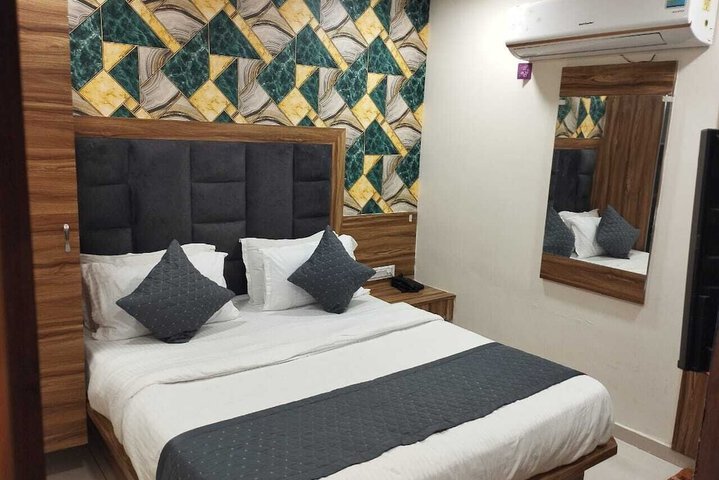 Room 8 of 20