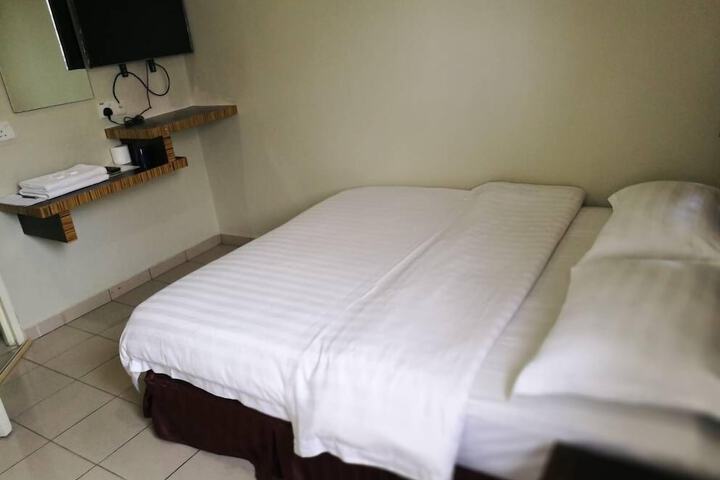 Room 12 of 34