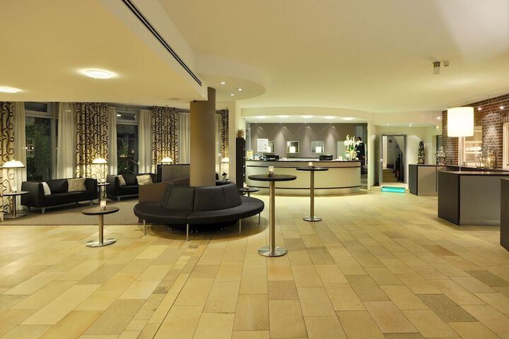 Entrance & Lobby