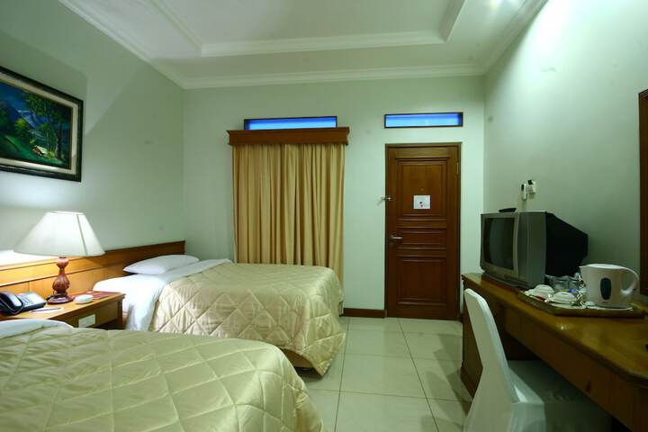 Room 3 of 37