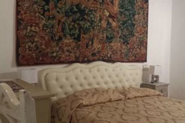 Room 4 of 12