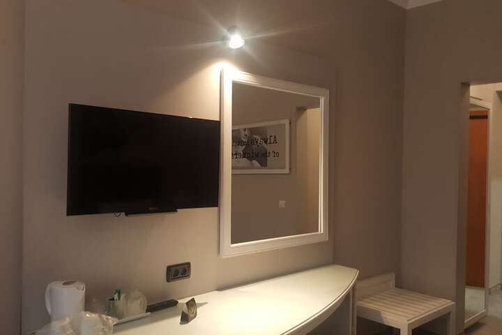 Room 8 of 75