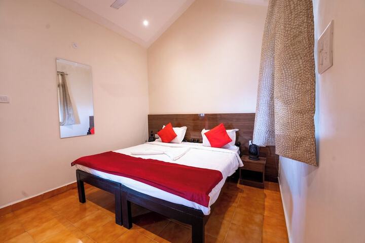 Room 10 of 26