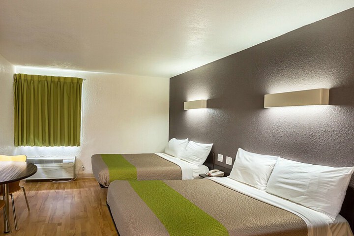 2 Double Beds (14 of 14)