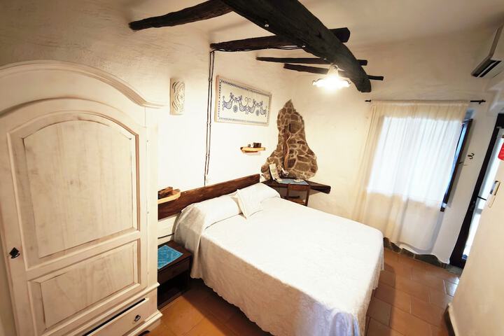 Room 8 of 28