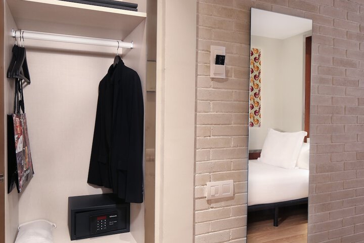 Room 11 of 75