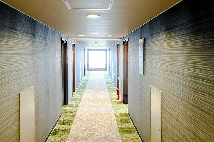 Ballroom/Hall 27 of 32