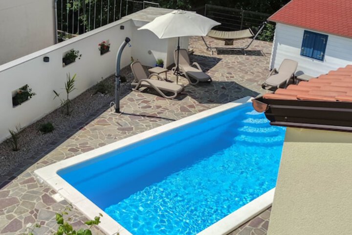 Pool 55 of 72