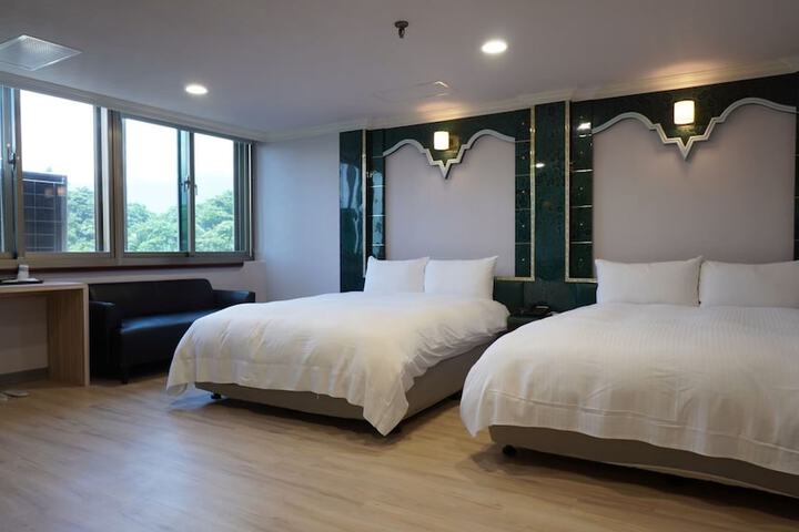 Room 34 of 73