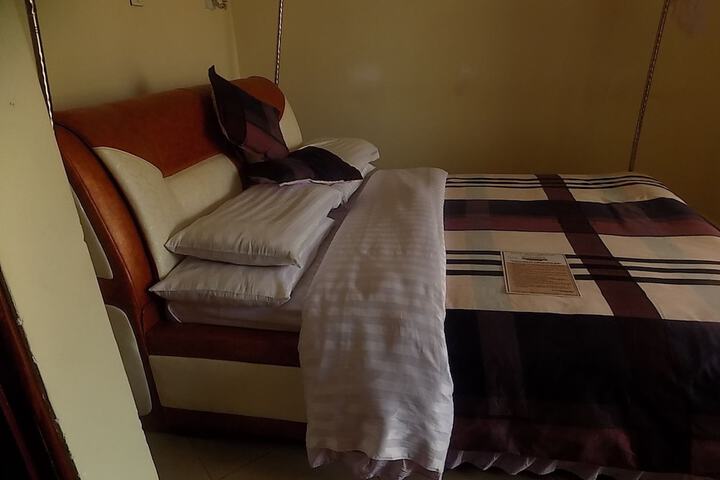 Room 8 of 25