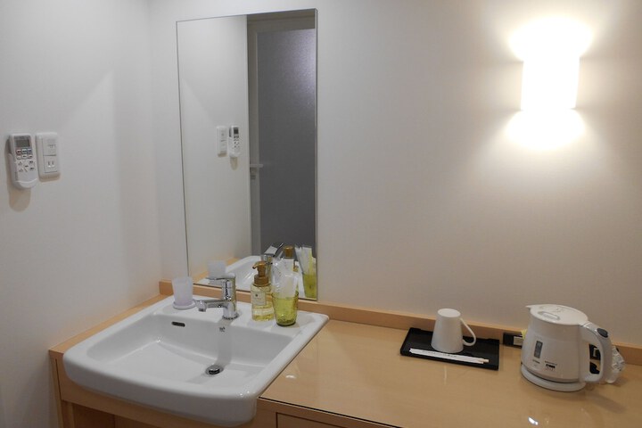 Room 6 of 30