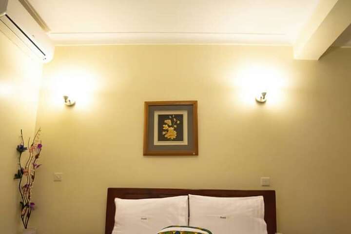 Room 4 of 32