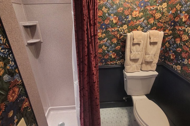 Room 32 of 45