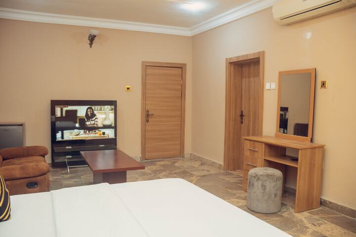 Room 13 of 22