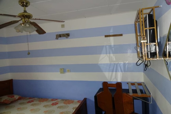 Room 4 of 12