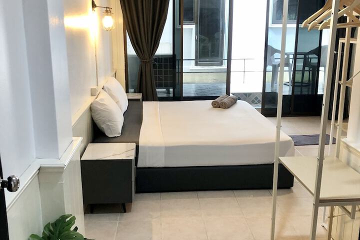 Room 12 of 89