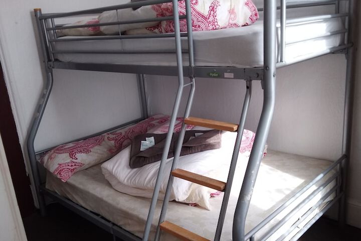 Room 9 of 37