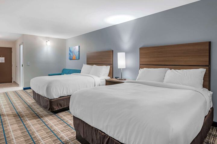 1 King Bed Suite (8 of 11)