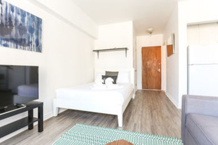 Modern Studio in Downtown Mtl by Sonder