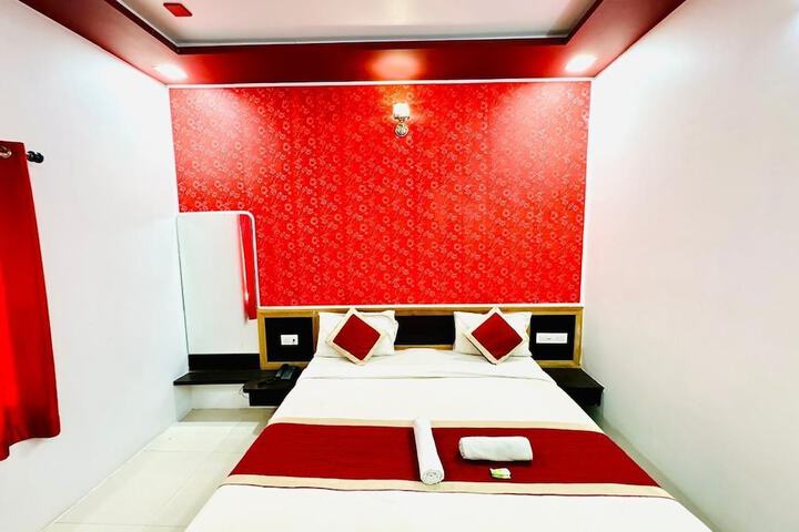 Room 4 of 16