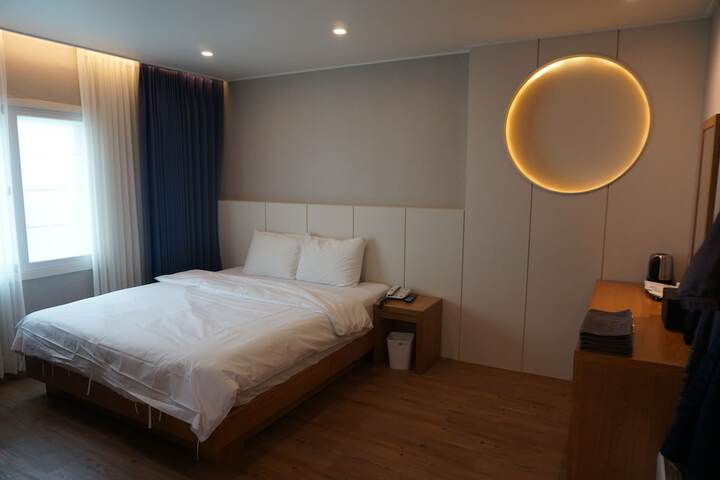 Room 3 of 9