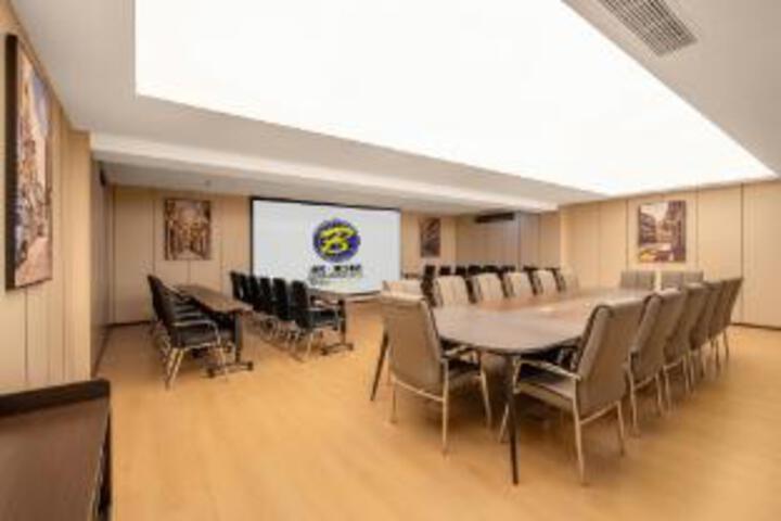 Room 12 of 23