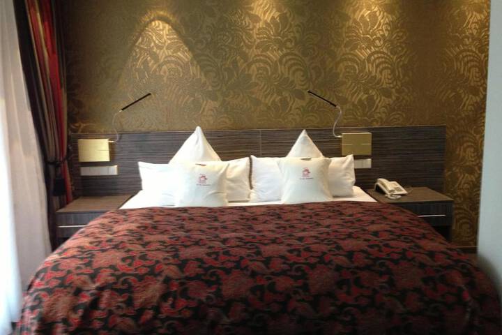 Room 16 of 51