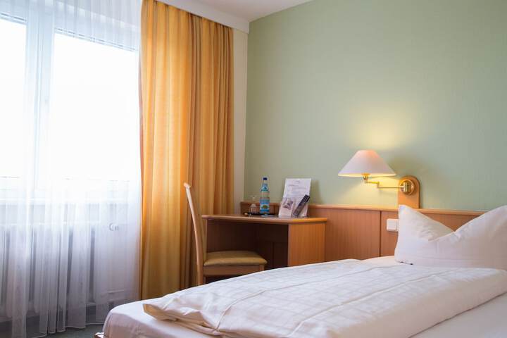 Room 6 of 36