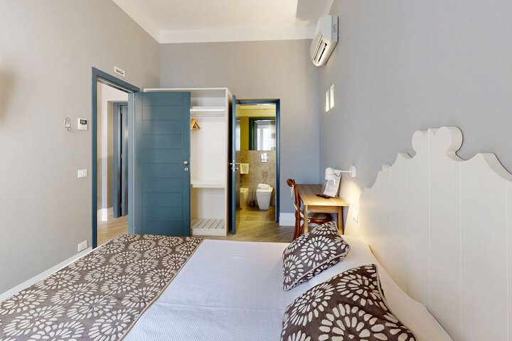 Room 98 of 210