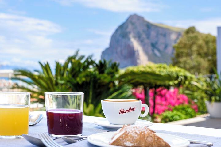 Breakfast/Coffee Service 96 of 116