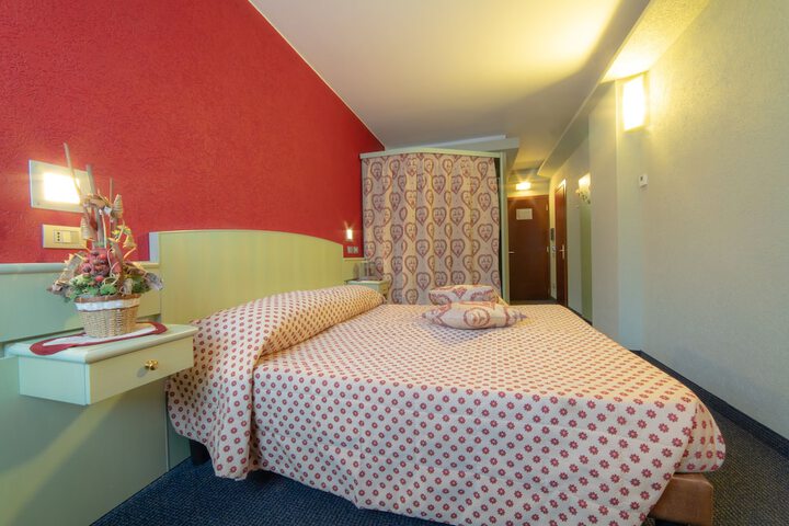 Room 6 of 45