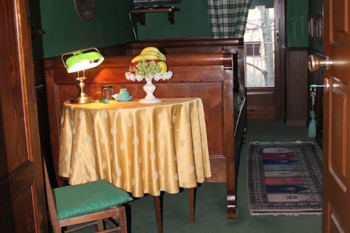 Room 9 of 29