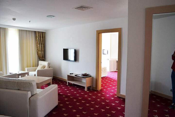 Room 10 of 38