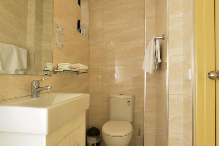 Room 15 of 32