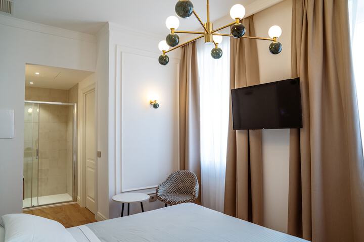 Room 28 of 65