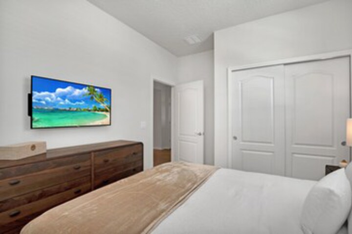 Room 52 of 65