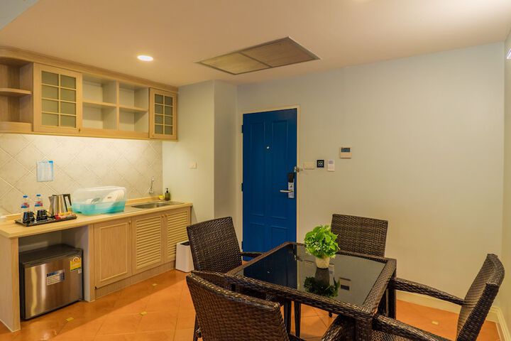 Room 42 of 100