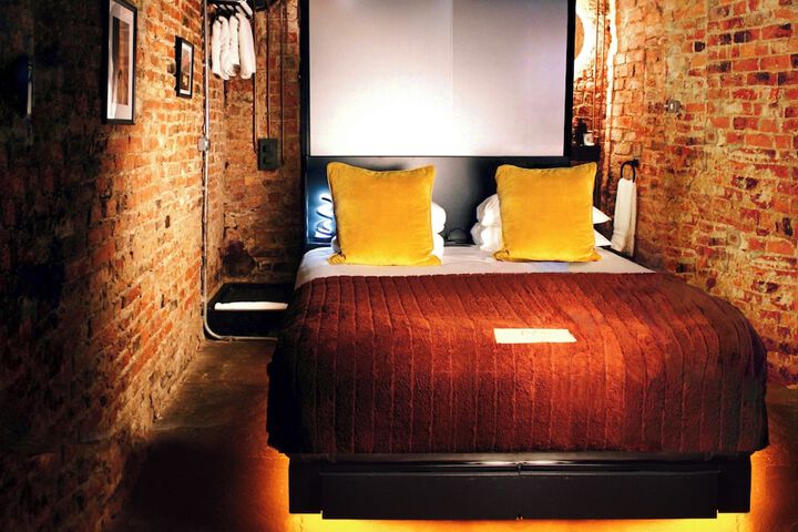 Room 50 of 84