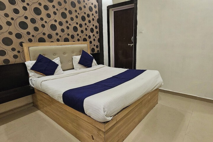Room 8 of 32