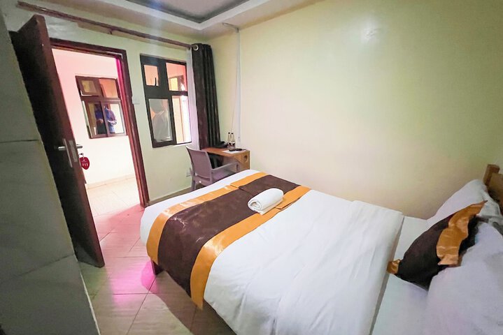 Room 8 of 19