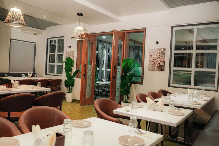 Dining 25 of 39