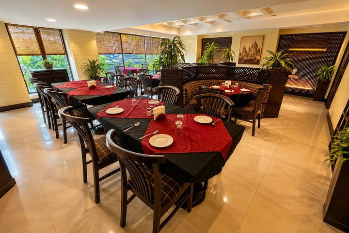 Dining 44 of 55