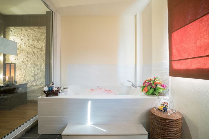 Jetted tub
